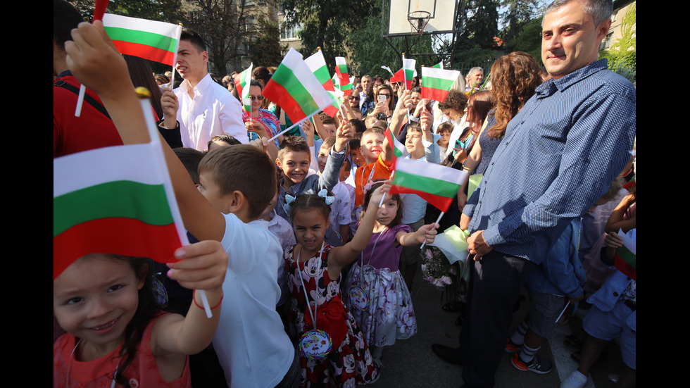 ПЪРВИЯТ ЗВЪНЕЦ: Начало на новата учебна година