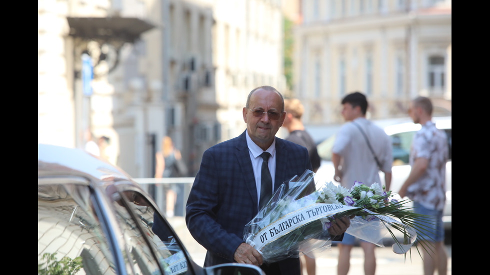 Семейство, приятели и колеги изпратиха Иван Нейков в последния му път