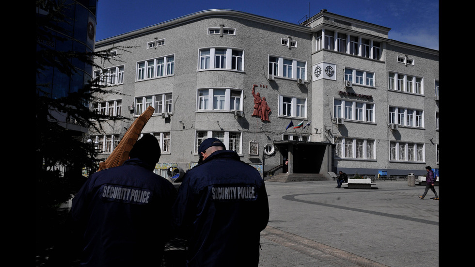 Имейли със заплахи за бомби са получени в училища в София, Бургас и Варна