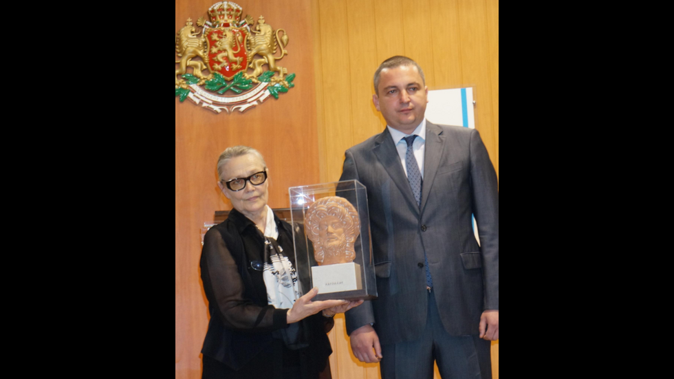 Голямата Цветана Манева - на 77