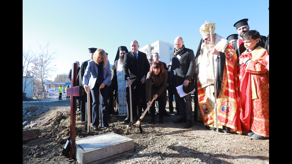 Румен Радев присъства на първа копка от строежа на храм в „Люлин”