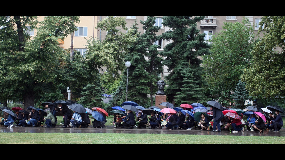 Стотици изпратиха доц. Таков в последния му път