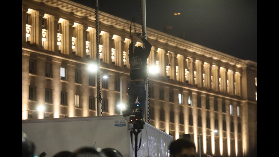 Протестиращи срещу Бюджет 2026 блокираха движението в "Триъгълника на властта"