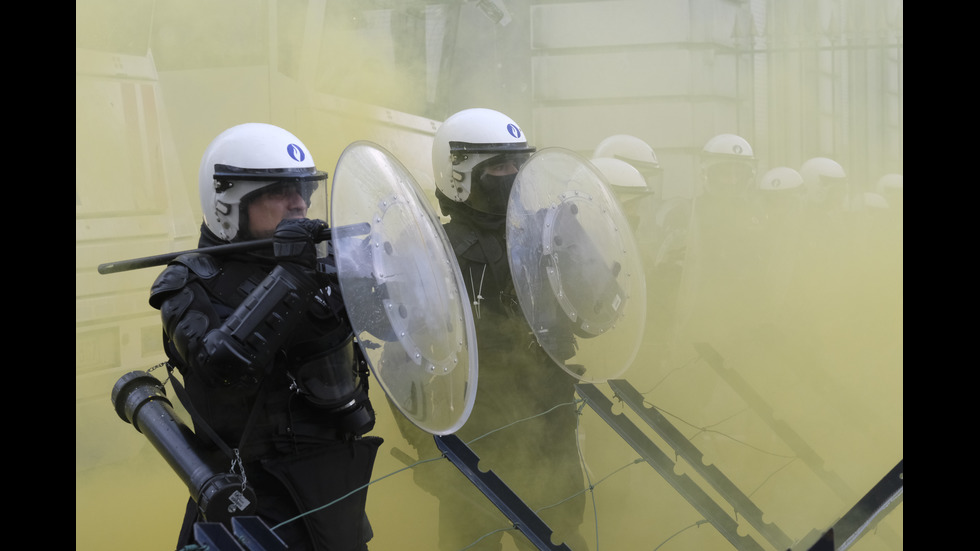Сблъсъци между полицията и протестиращи в Брюксел
