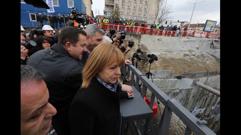 Кметът Фандъкова присъства на пробиване на тунел на метрото в центъра на София II