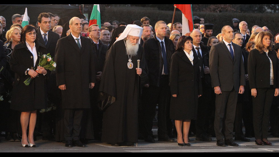 България се прекланя пред Апостола