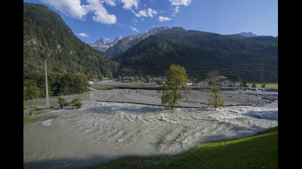 Осем души са в неизвестност след свлачище в Швейцария