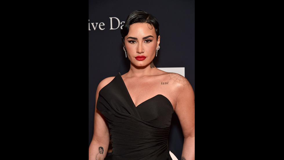 ОНЛАЙН ЛЮБОВ: Звезди, използвали приложения за запознанства