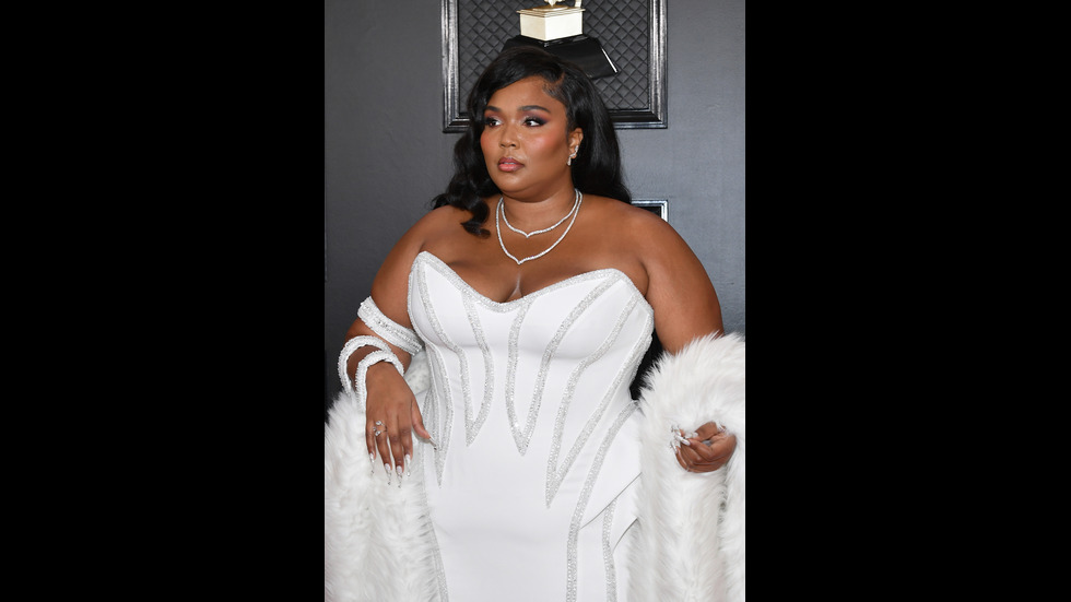 Стил и сексапил завладяха червения килим на наградите „Грами”