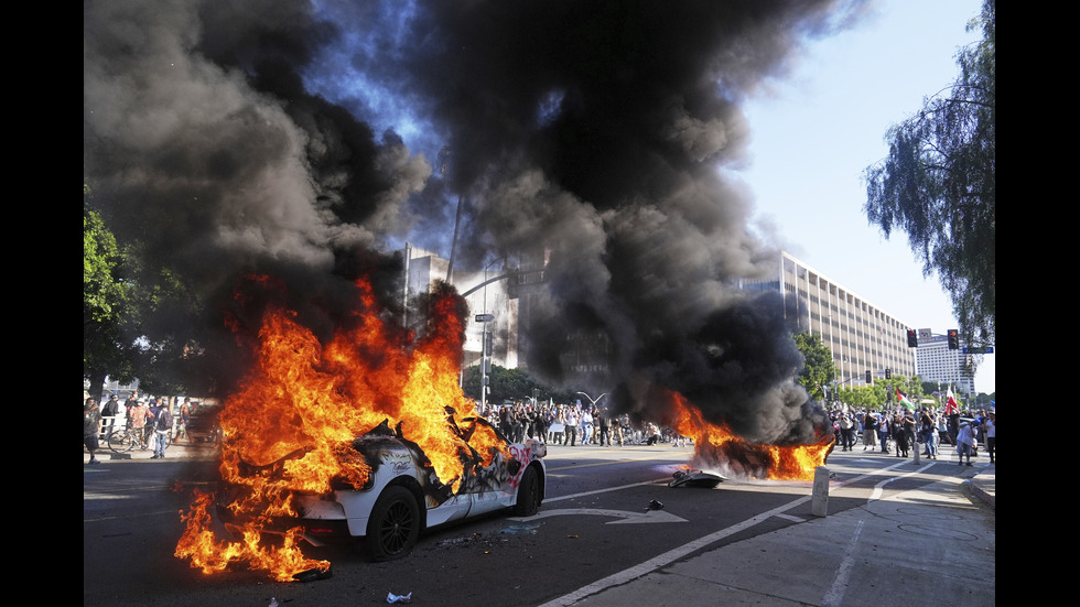 Сблъсъци между Гвардията и протестиращи в Лос Анджелис
