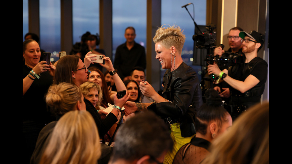 P!nk се завърна на музикалната сцена с девети студиен албум