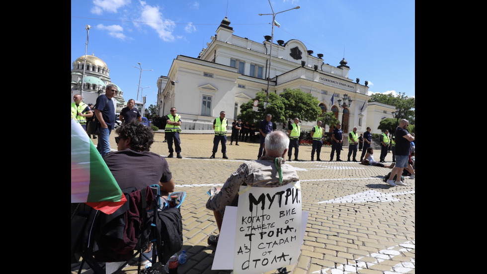 Антиправителствените протести минават в нова фаза