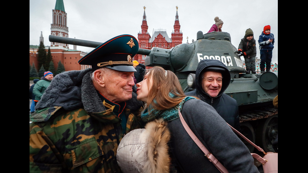 Парад в Москва отбеляза историческа дата от Втората световна война