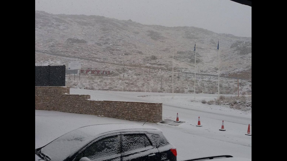 Първи сняг за тази зима заваля в Гърция