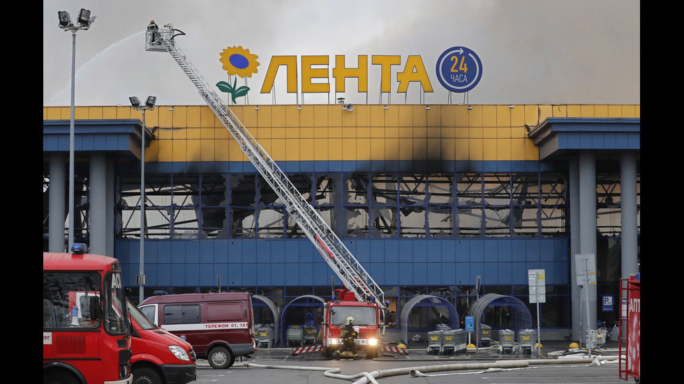 Пожар избухна в хипермаркет в Санкт Петербург