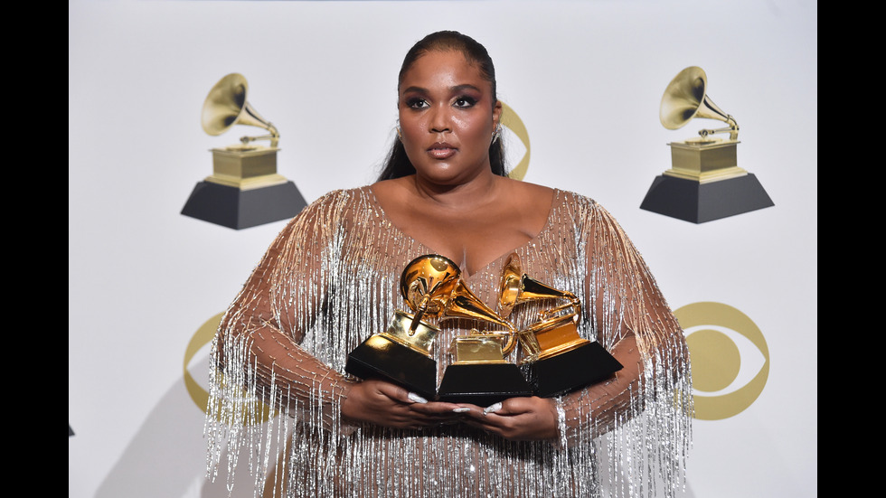 Стил и сексапил завладяха червения килим на наградите „Грами”