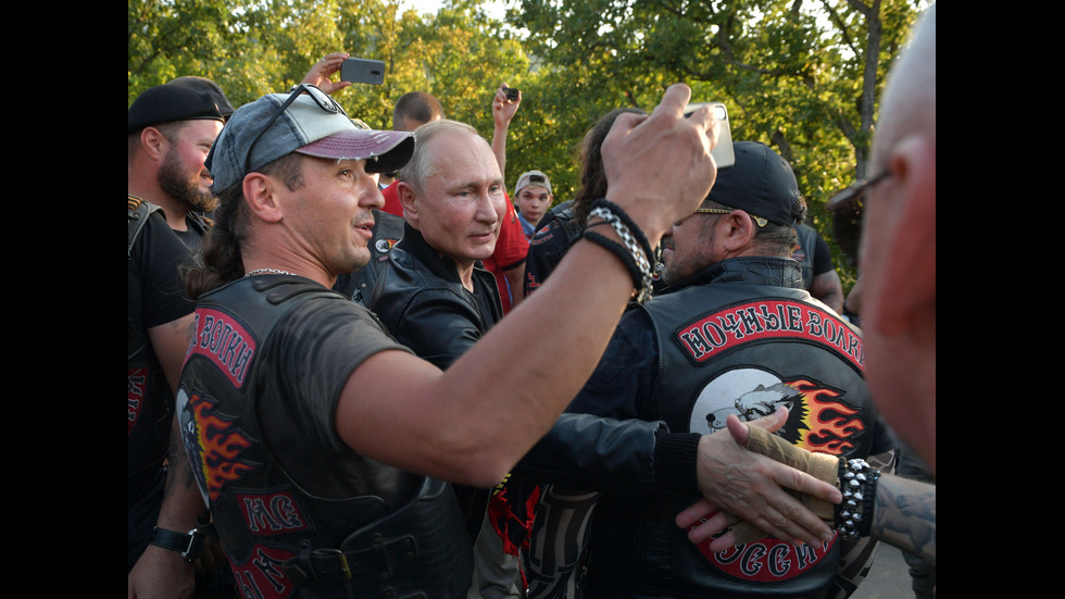 Путин разбуни Украйна, пристигайки на мотоциклет в Севастопол