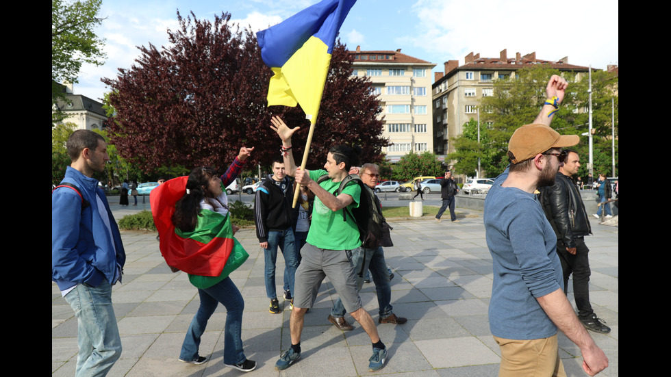 Сблъсъци белязаха протеста край Паметника на Съветската армия