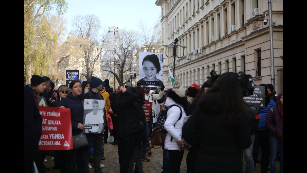 „Стига повече“: Протест в София срещу войната по пътищата