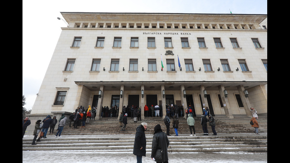 Опашка пред БНБ за монетата в памет на Стоянка Мутафова