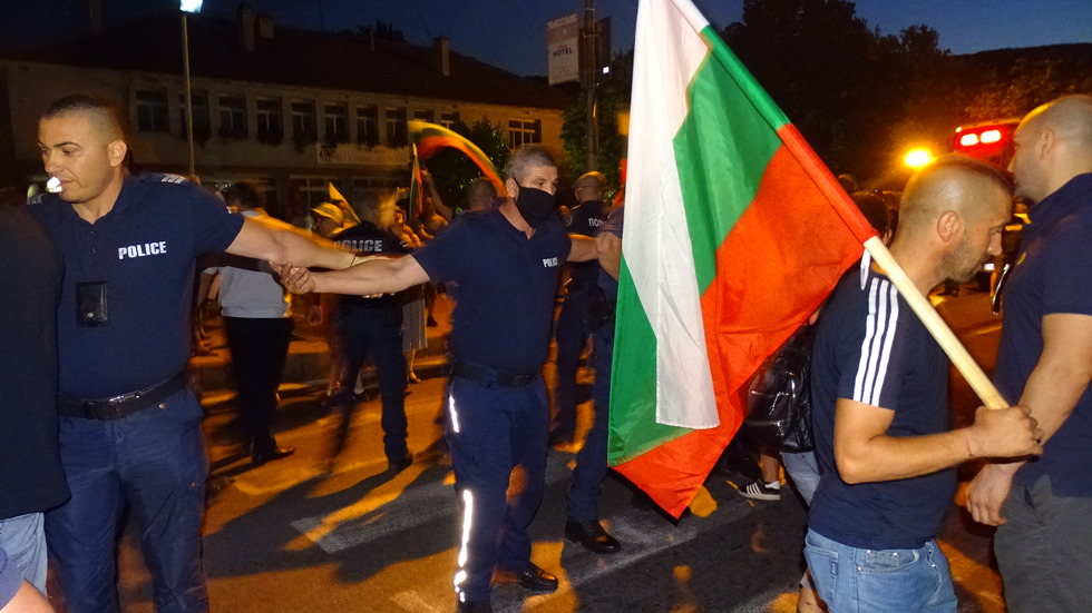 Протестиращи блокираха Е-79 при Кресна
