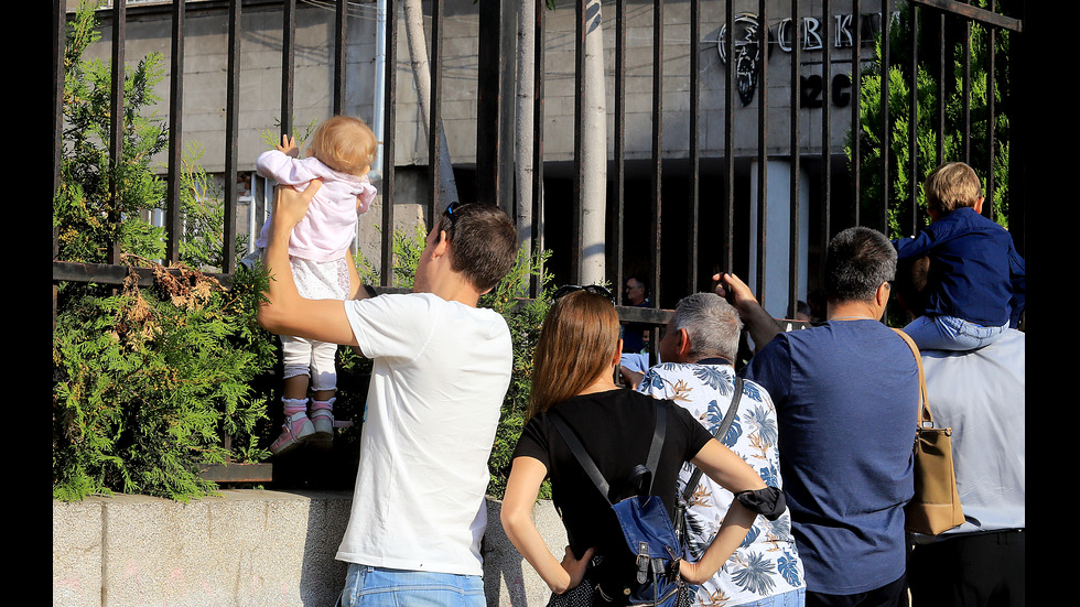 ПЪРВИ УЧЕБЕН ДЕН: Училищата отварят при засилени противоепидемични мерки