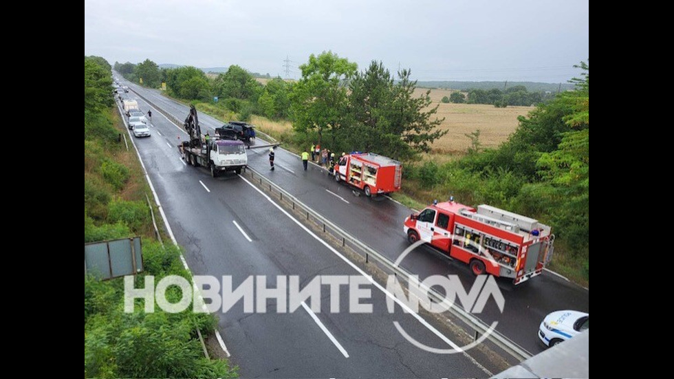 Камион събори предпазна рамка