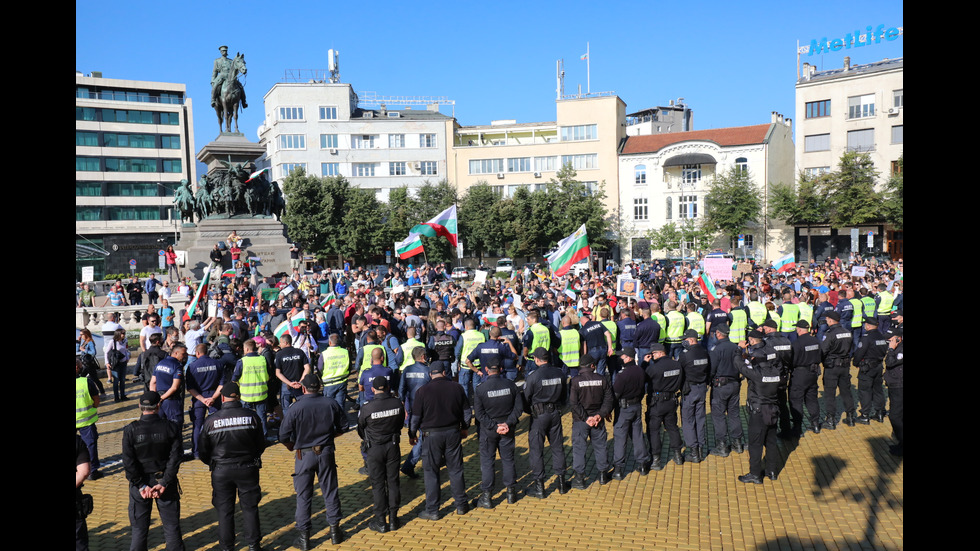 Антиправителствените протести минават в нова фаза