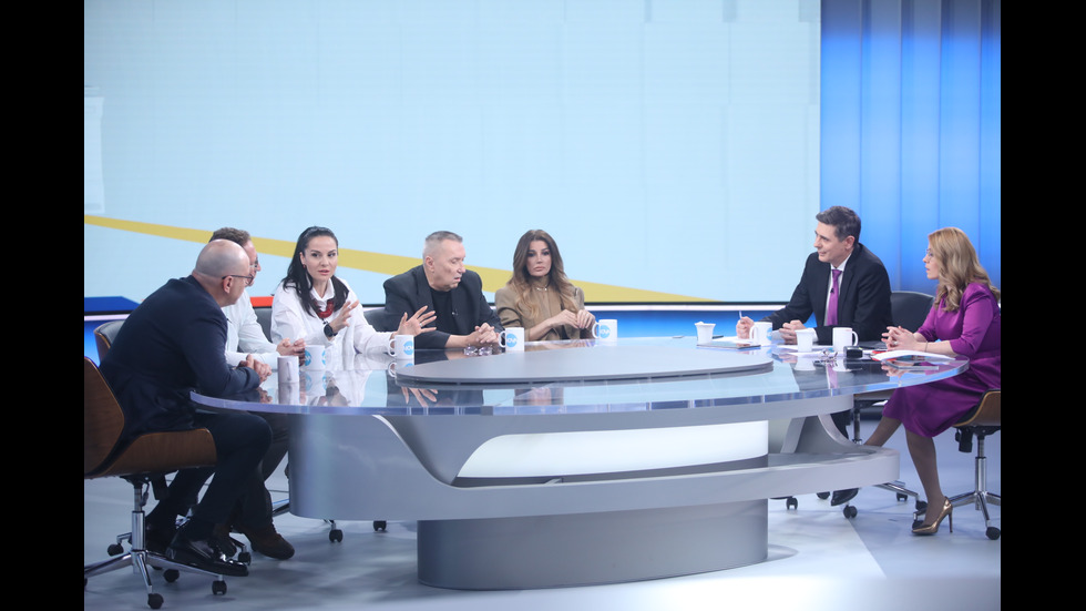 ЗАД КАДЪР: Изборният ден по NOVA В СНИМКИ