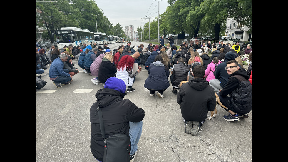 „Ани я няма. Явор също”: Треди ден на протести след тежката катастрофа в София