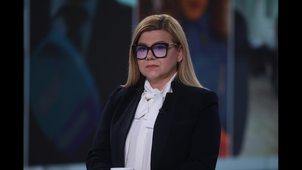 ЗАД КАДЪР: Изборният ден по NOVA В СНИМКИ