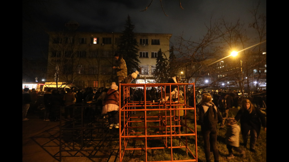 Протест пред сградата на „Балкантон“