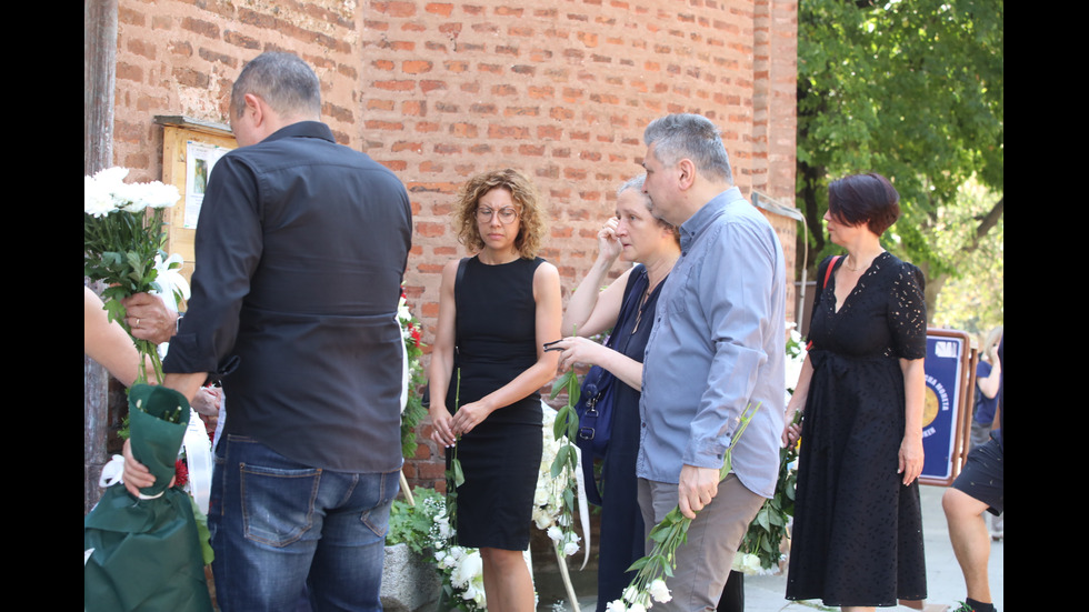 Семейство, приятели и колеги изпратиха Иван Нейков в последния му път