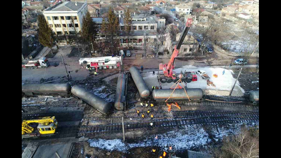 Продължава акцията по извозването на цистерните от Хитрино