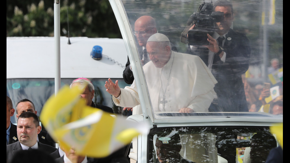 Папа Франциск даде първо причастие на деца в Раковски