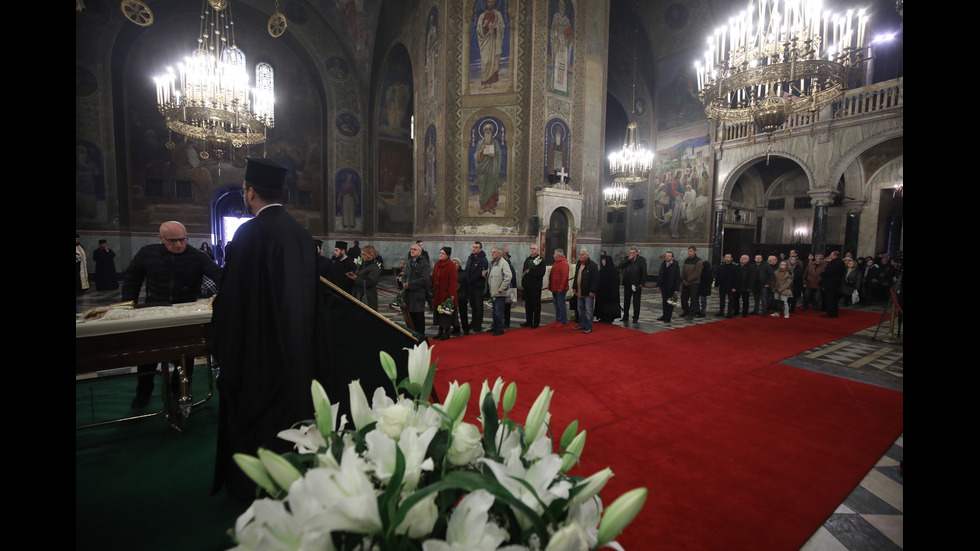 Изложиха за поклонение тленните останки на патриарха в „Св. Александър Невски”