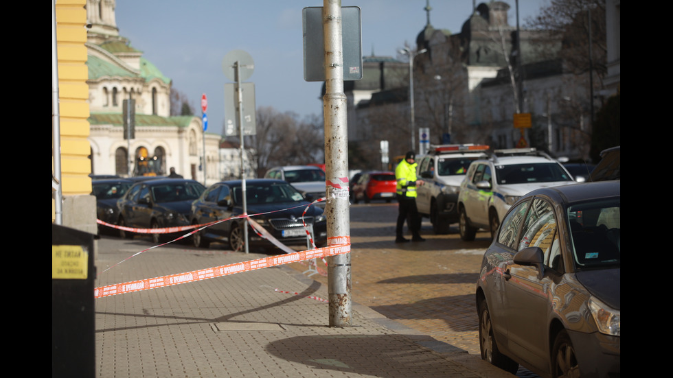 Бурният вятър нанесе щети в София