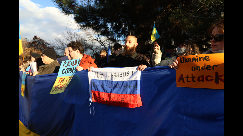 Протест пред руското посолство в София