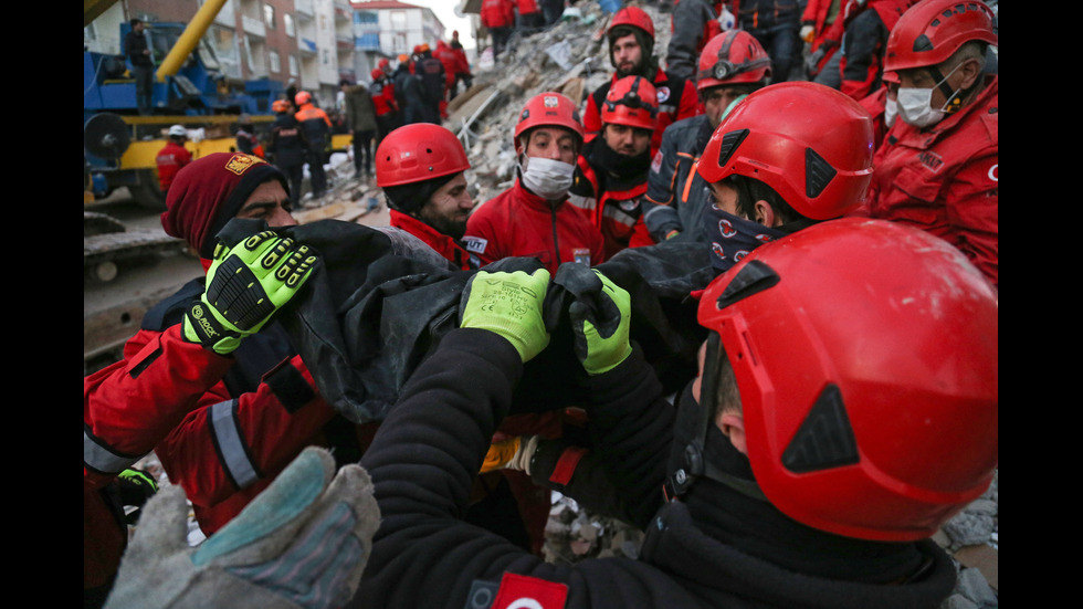22 загинали и над 1030 ранени след земетресението в Турция