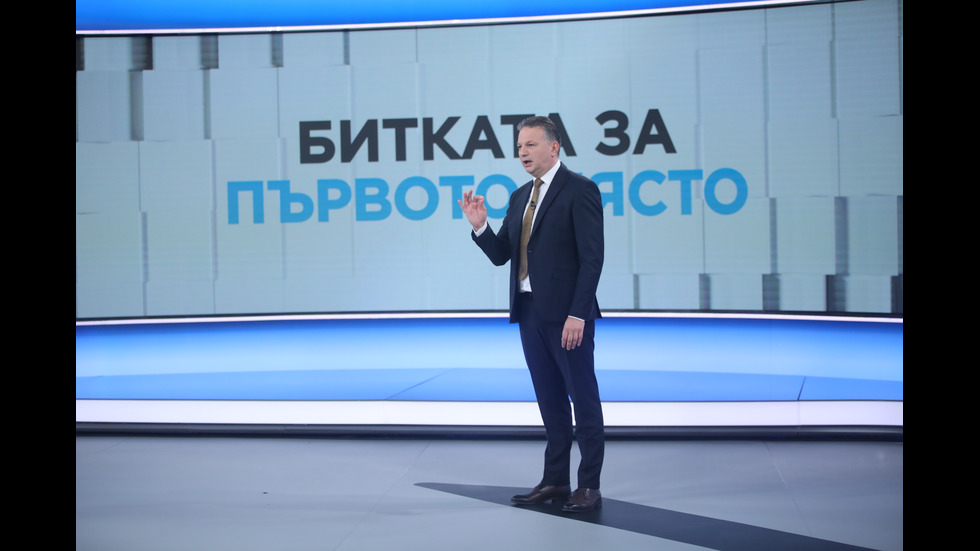 ЗАД КАДЪР: Изборният ден по NOVA В СНИМКИ