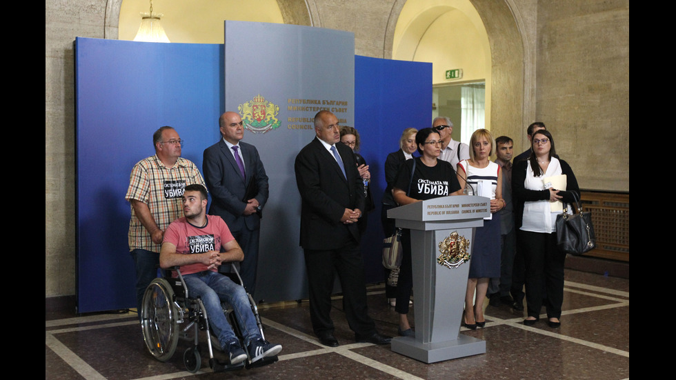 Премиерът се срещна с родители на деца с увреждания