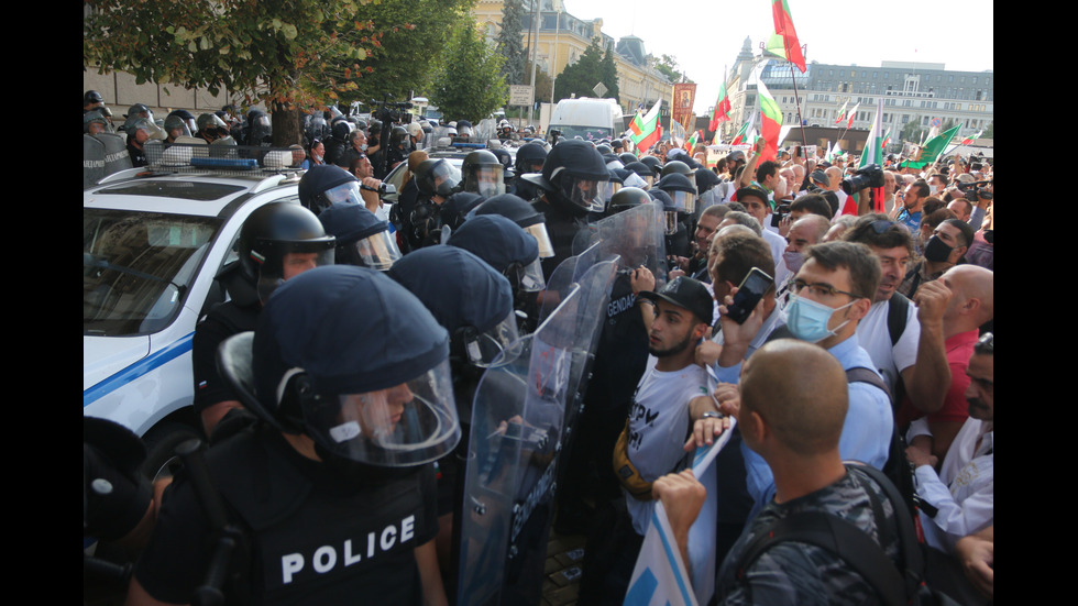 Протест пред парламента