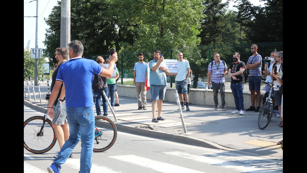 Протестиращи на кръговото на 4-и км