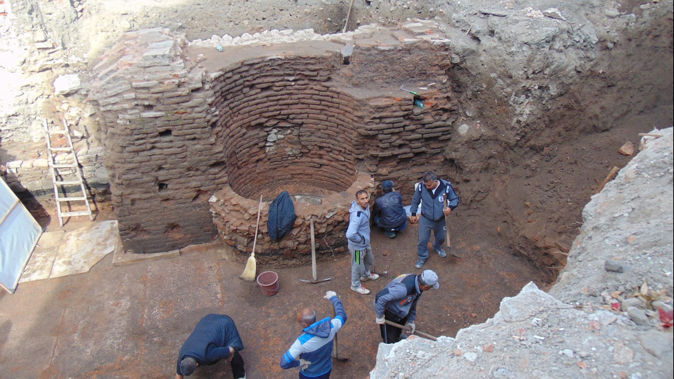 Откриха римска баня в центъра на Пловдив