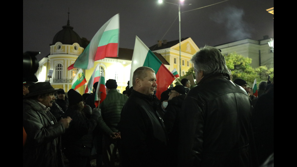 Протестиращи блокираха площад Народно събрание