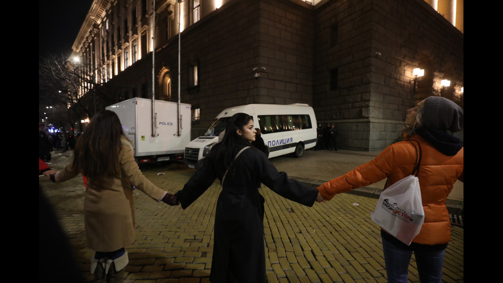 Протестиращи срещу Бюджет 2026 блокираха движението в "Триъгълника на властта"