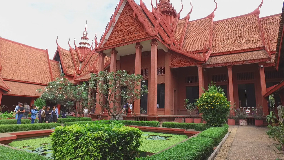 "Без багаж" в центъра на будистки ритуали в Камбоджа