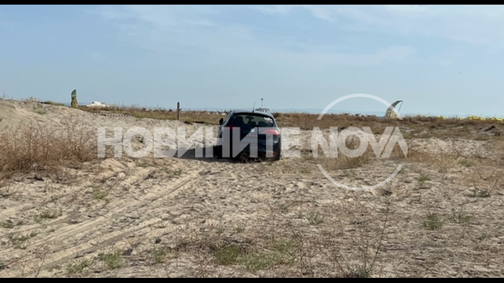 След гонка с полицията: Дрогиран буксува с колата си на плаж в Бургас