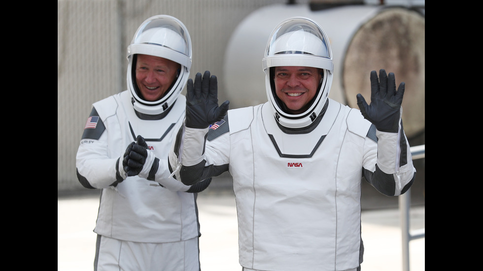 SpaceX отново ще опита да изстреля двамата космонавти до МКС (ВИДЕО)