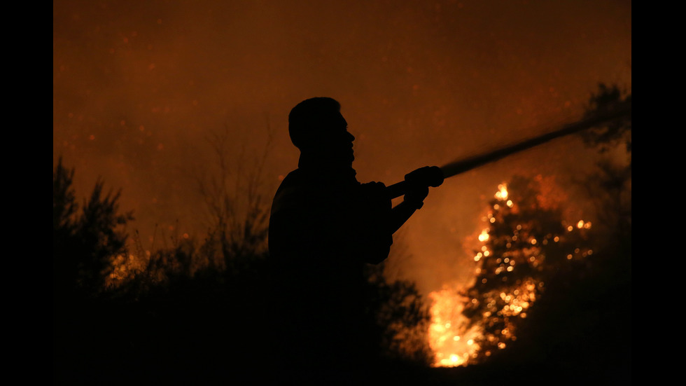 91 пожара бушуват в Гърция
